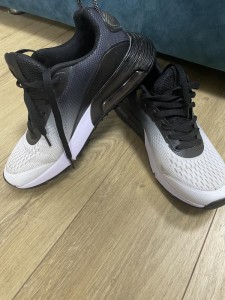 Черно-белые женские кроссовки